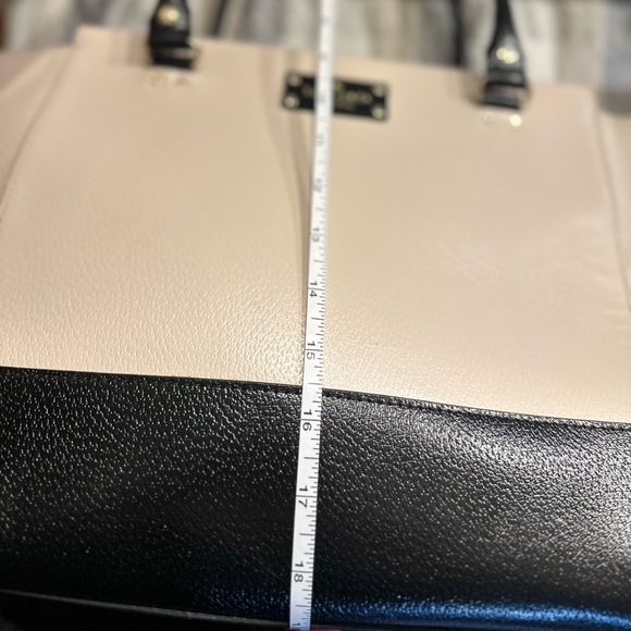 Kate Spade classic beige and black minimalist leather purse - Picture 4 of 11